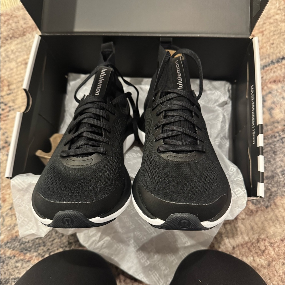 Brand New Lululemon Chargefeel Mid Sneakers size 7